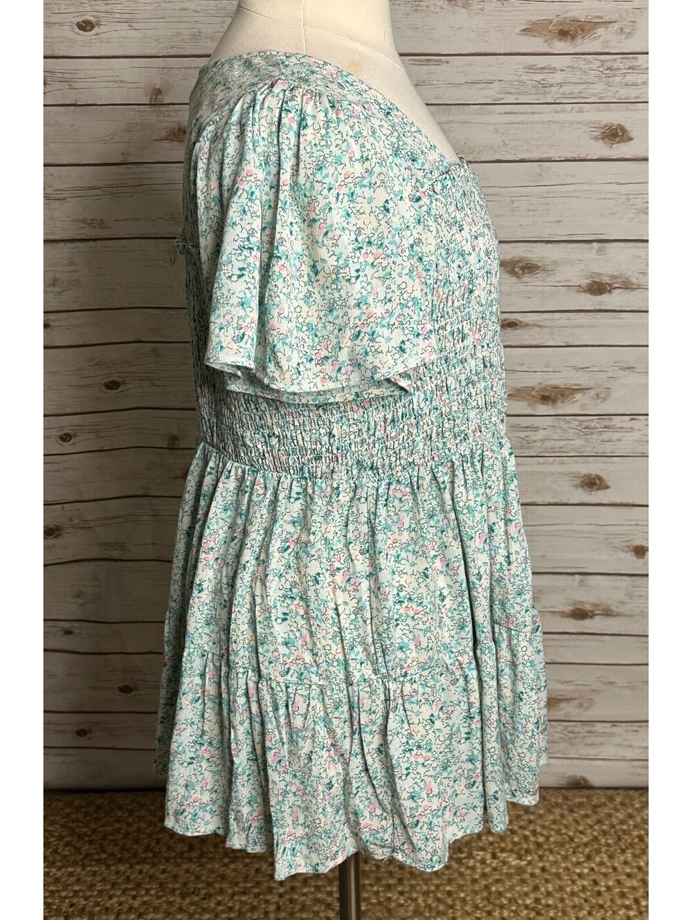 Torrid mint green floral smocked bodice flutter sleeve top Size 3/3X cottagecore - Picture 3 of 5